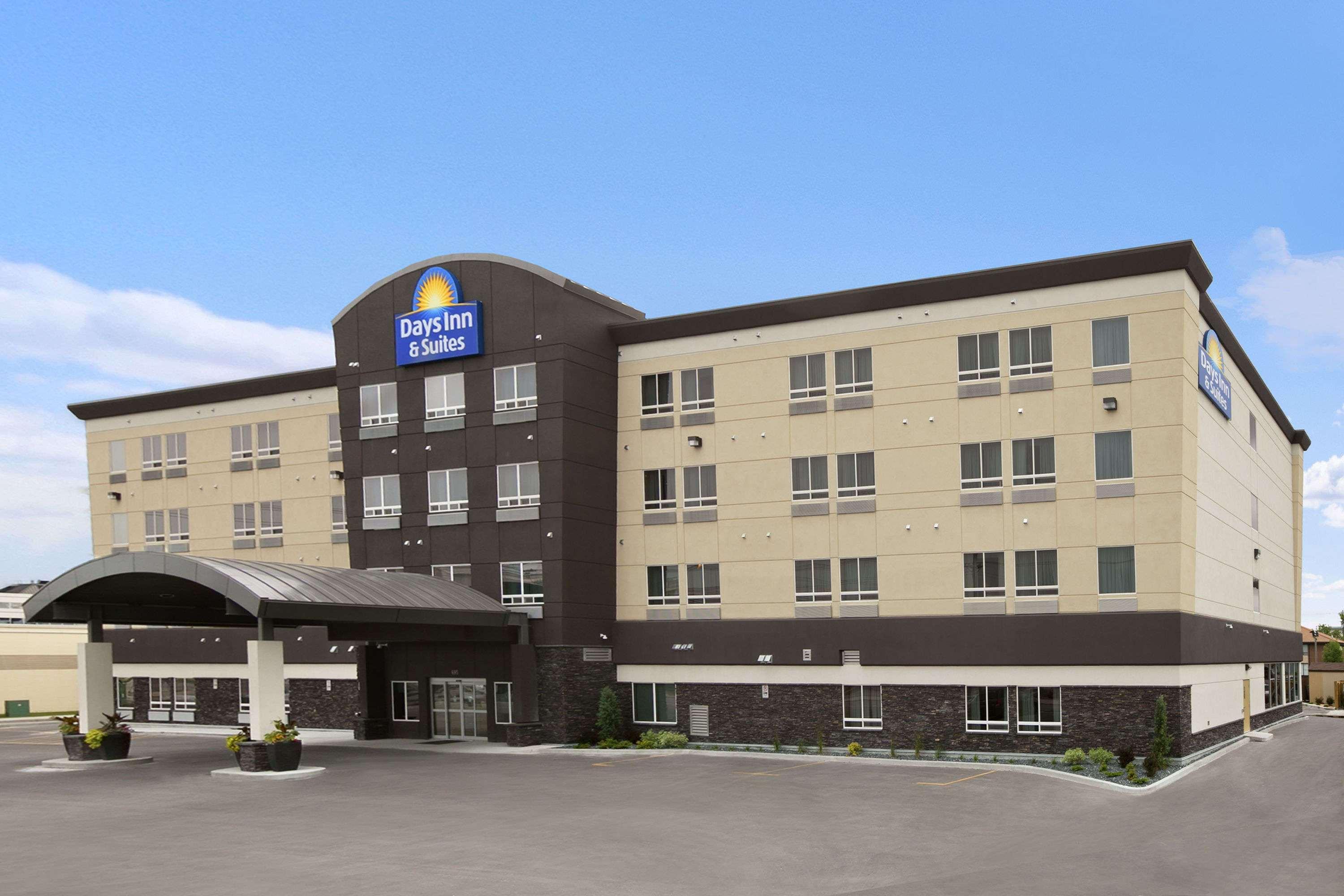 Days Inn & Suites By Wyndham Winnipeg Airport Manitoba Exterior photo